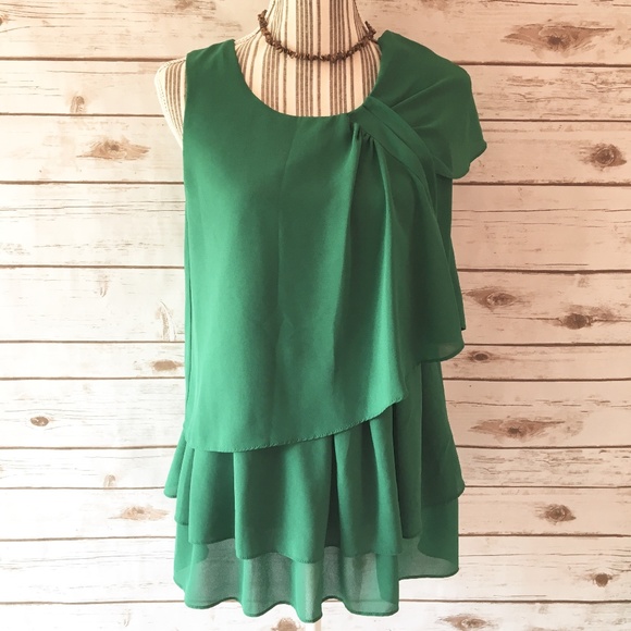 iora Tops - Iora Green Ruffled Top Size Medium
